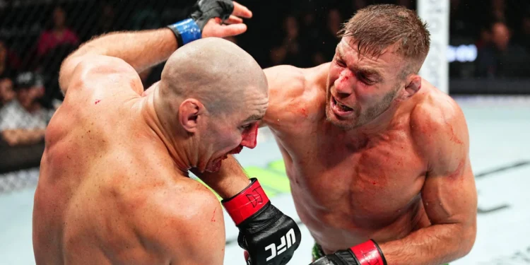 Dricus du Plessis badly breaks Sean Strickland's nose