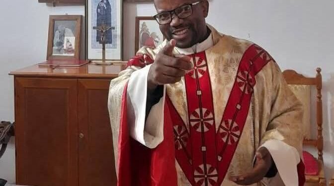 ‘HH bribing students, buying false popularity’